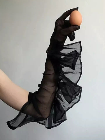 Ruffled gloves